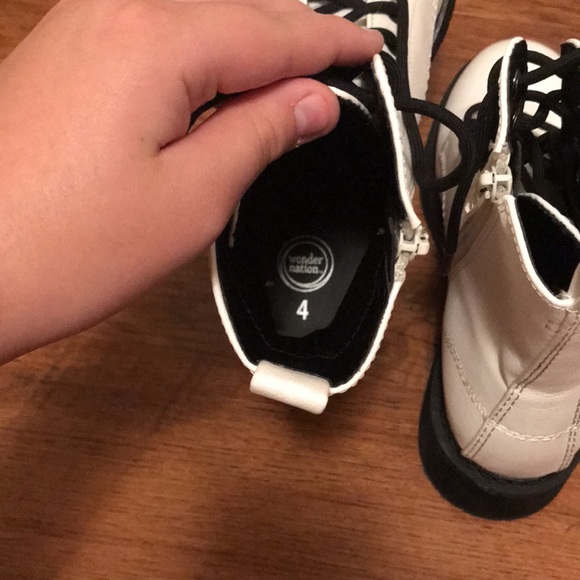White boots - Picture 6 of 6